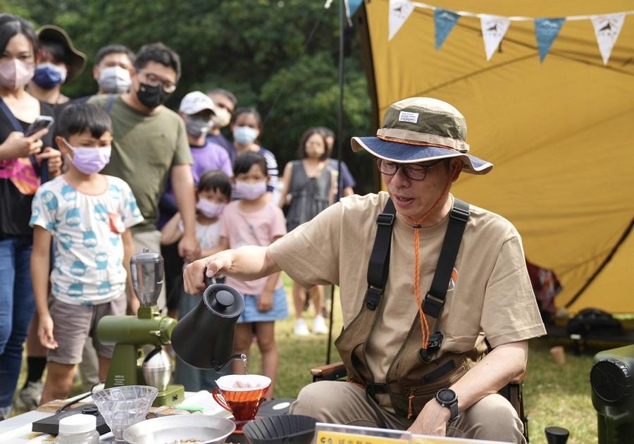 2022高雄城市野營人潮爆滿 現場遊客一同體驗戶外野營生活 2022高雄城市野營人潮爆滿 現場遊客一同體驗戶外野營生活