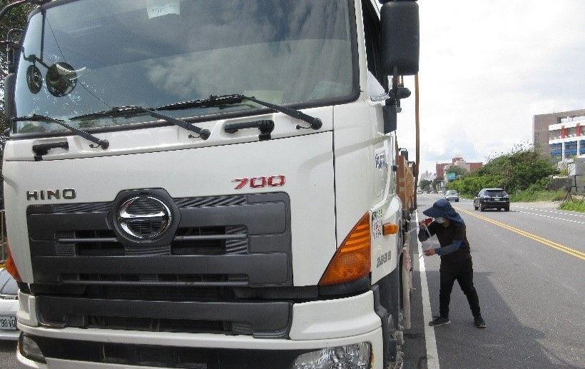 花蓮環保局攜手柴油車維護空氣品質 提供補助外主動到檢還可免費加尿素水! 花蓮環保局攜手柴油車維護空氣品質 提供補助外主動到檢還可免費加尿素水!