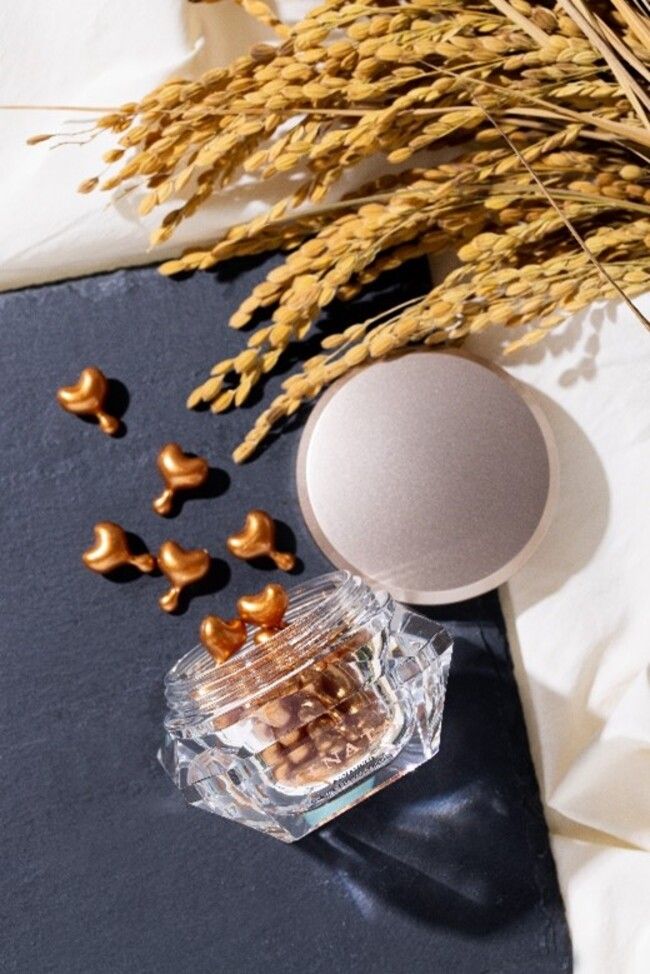 兩顆完勝冷氣房!台酒生技VINATA小金心&小米粒 雙效保養密集修護 上班時間肌膚保養不停歇 再晚下班也不脫妝! 兩顆完勝冷氣房!台酒生技VINATA小金心&小米粒 雙效保養密集修護 上班時間肌膚保養不停歇 再晚下班也不脫妝!