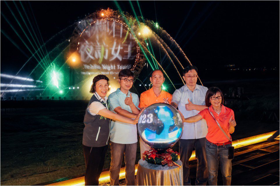 【2023野柳石光 夜訪女王】6月30日璀璨登場 沙灘區首創太陽花噴泉3D水舞燈光秀驚豔全場目光! 【2023野柳石光 夜訪女王】6月30日璀璨登場 沙灘區首創太陽花噴泉3D水舞燈光秀驚豔全場目光!