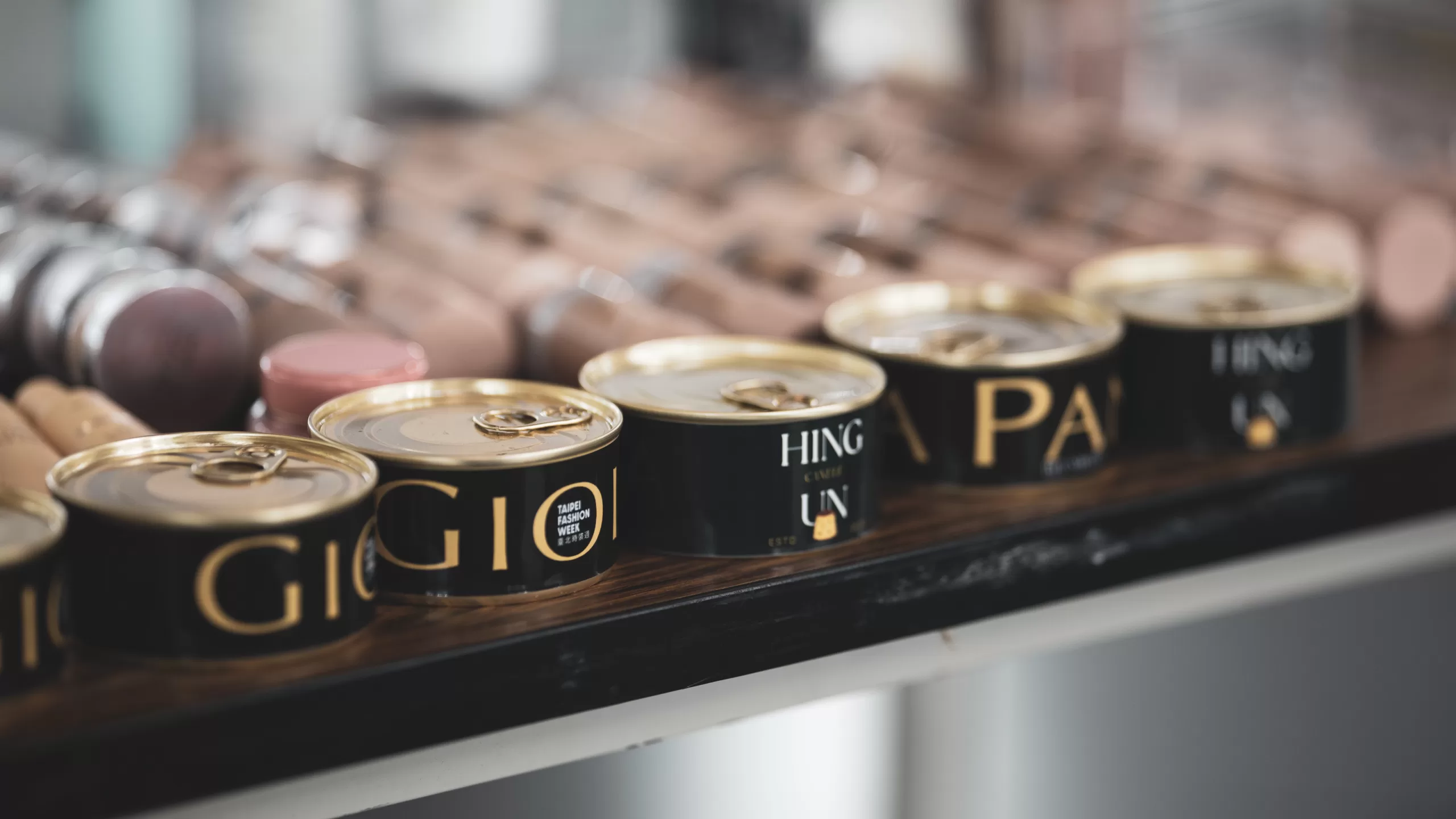 甜品界選品店跨入臺北時裝週 藝術時尚罐罐可麗露只溶你口 甜品界選品店跨入臺北時裝週 藝術時尚罐罐可麗露只溶你口