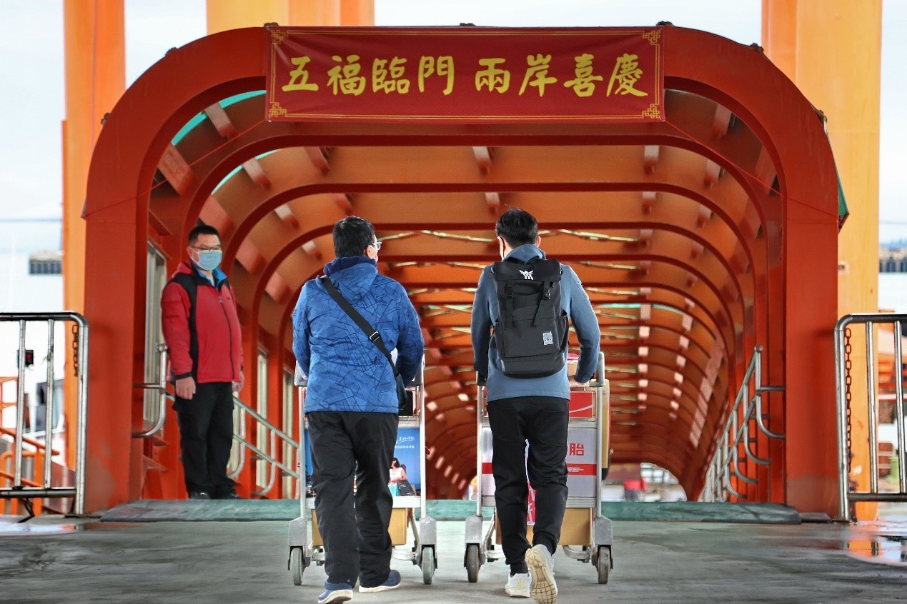 12月25日起廈門海關新制 放寬小三通旅客攜帶金門高粱酒數量 12月25日起廈門海關新制 放寬小三通旅客攜帶金門高粱酒數量