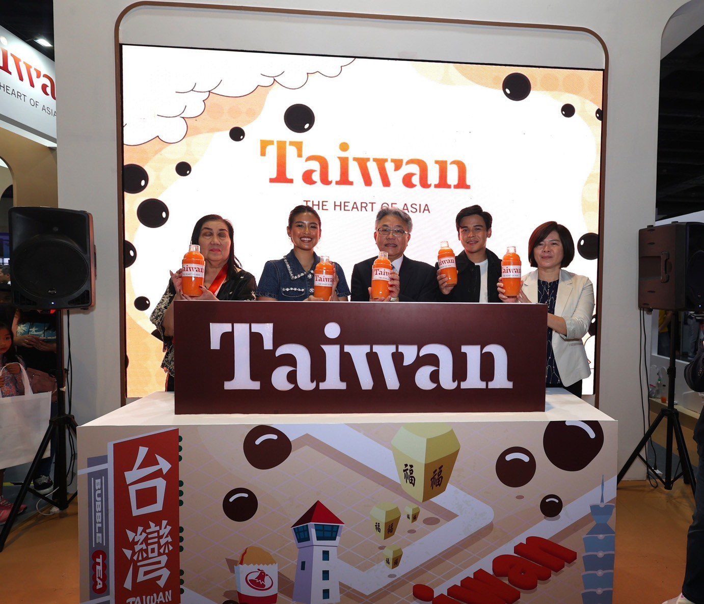 菲律賓旅展「臺灣館」獲最精彩展館! 臺灣觀光代言人Gabbi Garcia及Khalil Ramos情侶檔邀您來臺創造您的愛情故事 菲律賓旅展「臺灣館」獲最精彩展館! 臺灣觀光代言人Gabbi Garcia及Khalil Ramos情侶檔邀您來臺創造您的愛情故事