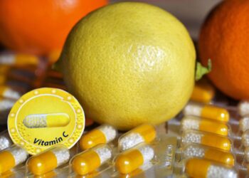 感冒補充維生素C有助復原？營養師破解3大熱門保健品迷思