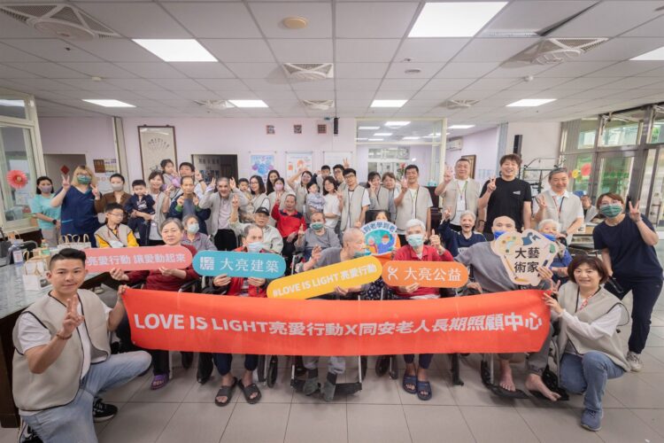 大亮建築亮愛行動　陪伴長輩玩園藝打造生態瓶