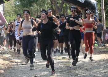 斯巴達障礙跑高雄站艷陽下3千勇士激戰　日、菲選手分獲男、女冠軍　台將「美女警花」謝伯韶總排第三最佳