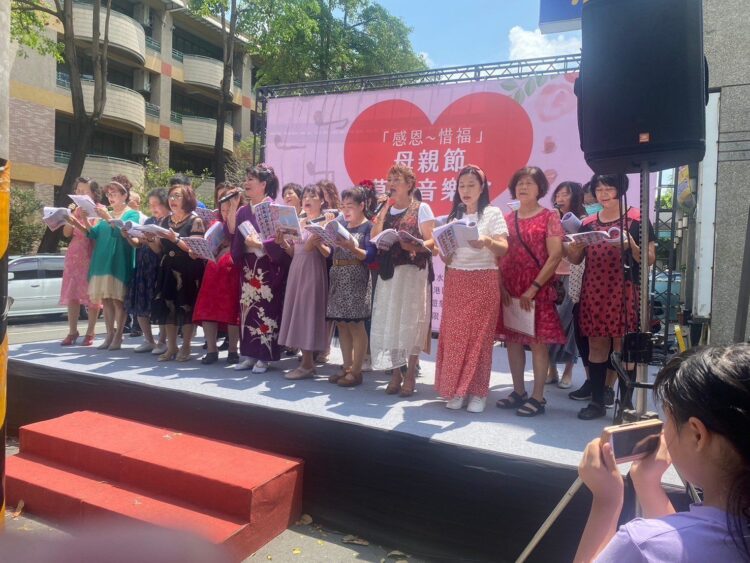 歡度母親節！高雄餐旅大學服務社區發揮所長