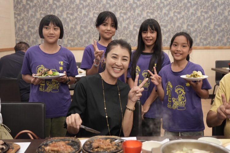 許淑華縣長依約請吃牛排！ 民和國中、希娜巴嵐國小、潭南國小合唱團雀躍不已