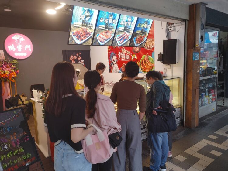 獨門川湘麻辣及周黑鴨甜辣冷滷  鴨掌門麻辣滷味 讓饕客一試成主顧 獨門川湘麻辣及周黑鴨甜辣冷滷  鴨掌門麻辣滷味 讓饕客一試成主顧
