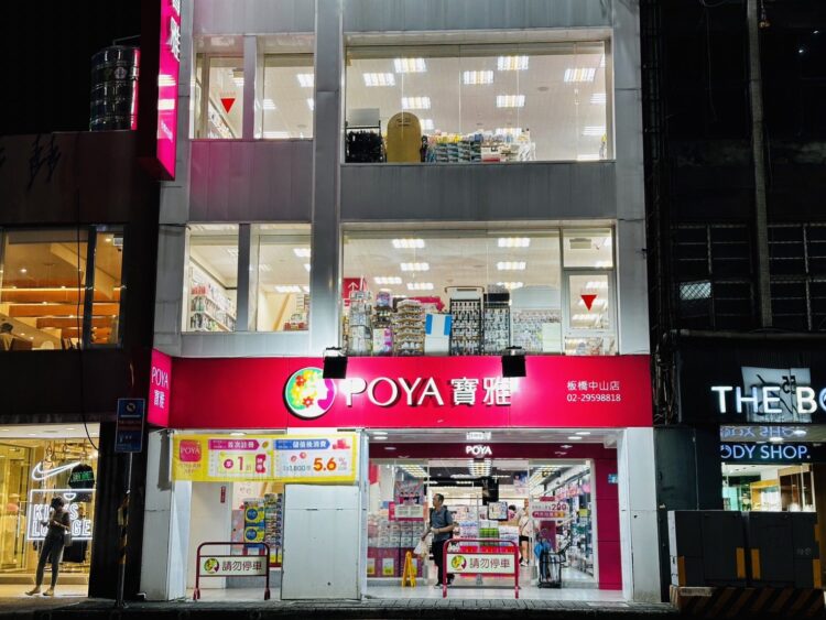 夏日新時尚!辦公室自製「涼感圍巾」引發網友爆笑 夏日新時尚!辦公室自製「涼感圍巾」引發網友爆笑