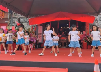 難道關公不喜歡韓國舞曲？(圖/翻攝自qq_218 IG)