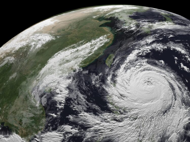 影音/颱風康芮轉中颱最快下午發海警 預估周四、周五影響最明顯 影音/颱風康芮轉中颱最快下午發海警 預估周四、周五影響最明顯