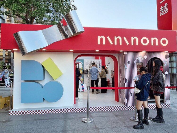 nininono首次台中新光三越快閃!「玩誕惹嘉年華」引爆百人排隊人潮! nininono首次台中新光三越快閃!「玩誕惹嘉年華」引爆百人排隊人潮!