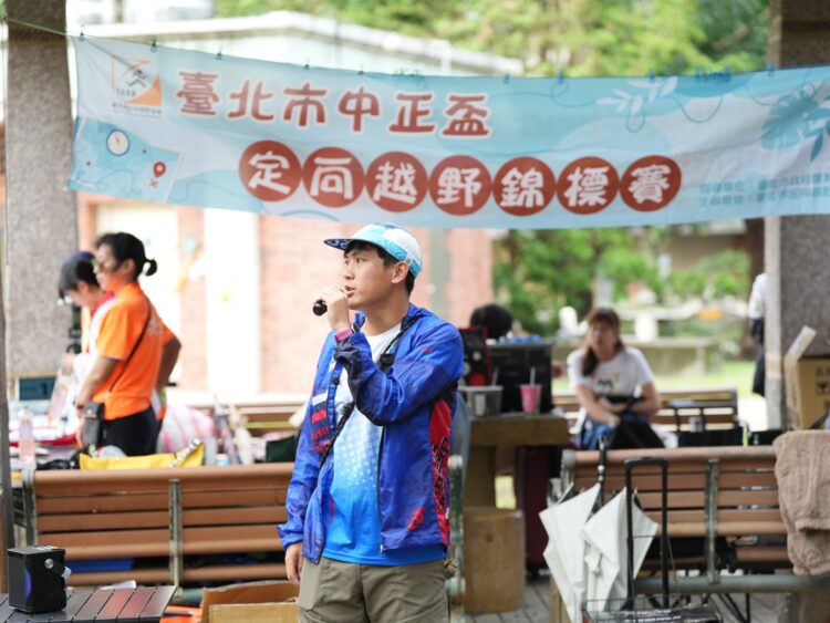 臺北市中正盃定向越野錦標賽暨世界排名賽國家代表隊選拔賽　陳彥龍和路人聊天還封王