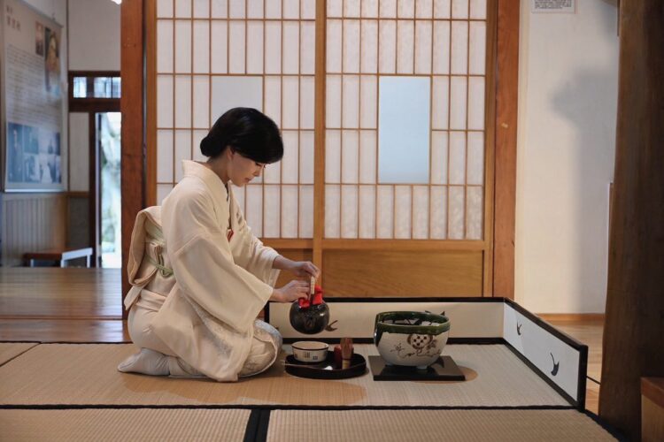 茶道老師鄭姵萱獲頒日本裏千家在台首位「茶道教授」殊榮
