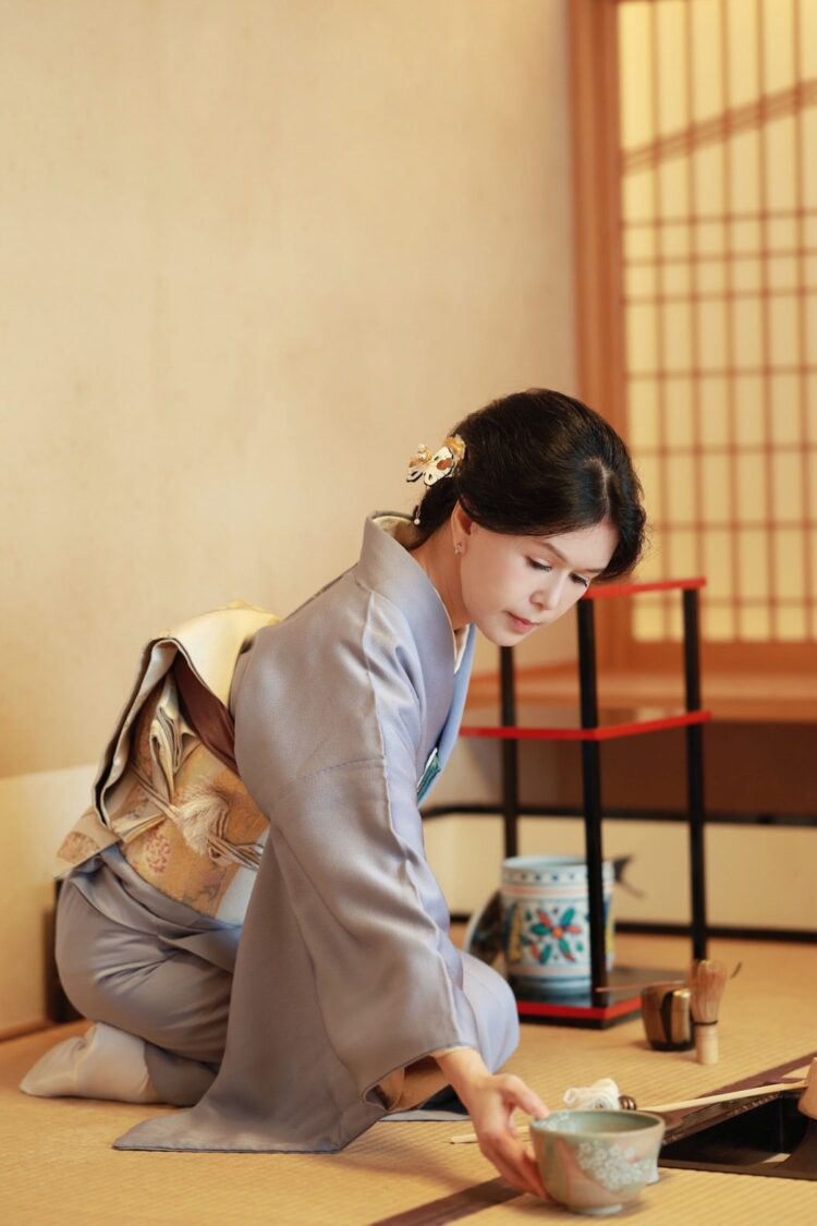 日本裏千家茶道教授鄭姵萱勇敢面對學生嗆告　法院終還清白