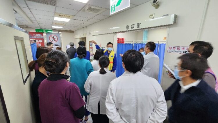 板橋旅遊團員上吐下瀉　嘉義大林慈濟醫院啟動大量傷患治療