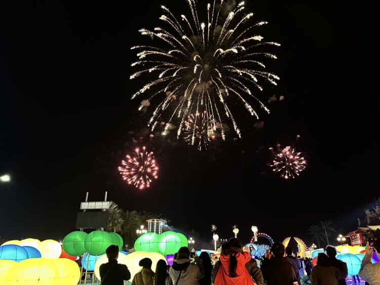 影音╱2025絢麗花蓮太平洋燈會　東大門夜市與商圈熱鬧非凡