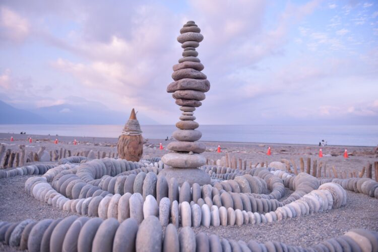 影音╱花蓮曼波新城太平洋國際疊石藝術季登場