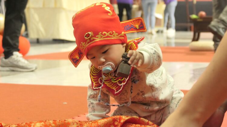 影音╱「城隍佑民 文昌護子」公益活動熱鬧展開 虎帽加AI 抓週暨開筆禮萌翻全場 影音╱「城隍佑民 文昌護子」公益活動熱鬧展開 虎帽加AI 抓週暨開筆禮萌翻全場