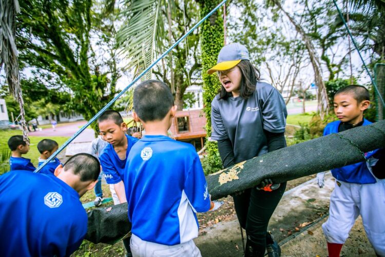 遠雄志工前進花蓮！攜手修繕球場　小球員：比打球還難