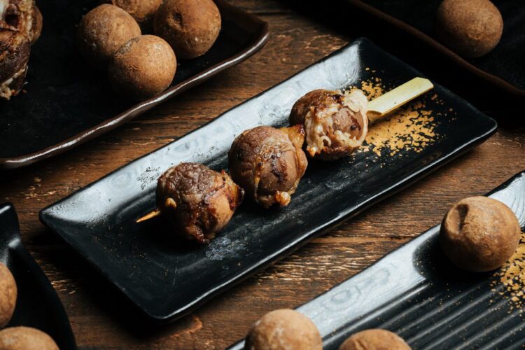 柒息地愚人節推搞怪串燒!牛五花包布朗尼球超絕配 打卡還半價 柒息地愚人節推搞怪串燒!牛五花包布朗尼球超絕配 打卡還半價