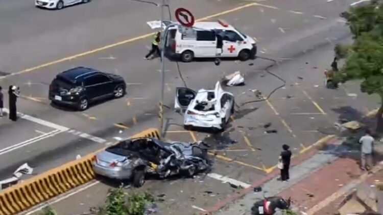 影音/重大車禍！ 台中向上路大車連撞21車11人受傷