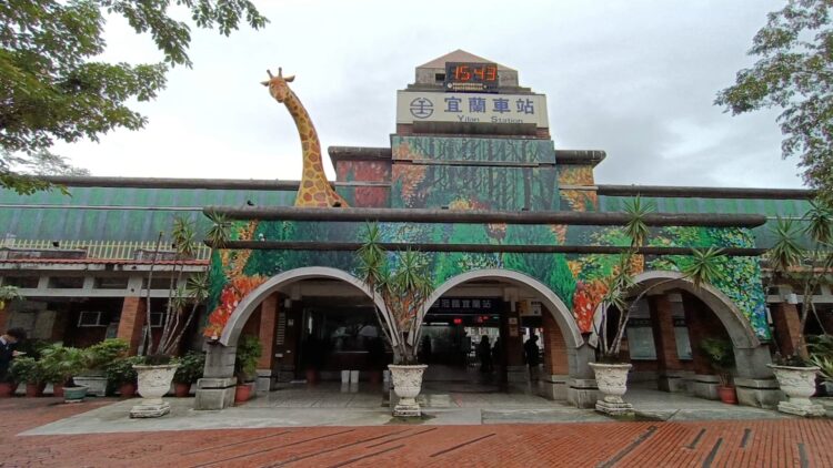 影音/男子潛入貨物列車搭便車 台鐵值班站長揪出報警