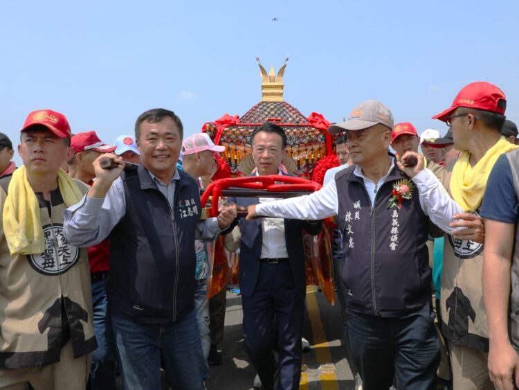 影音/大甲媽遶境新港38週年 嘉義縣長翁章梁率各界隆重迎駕