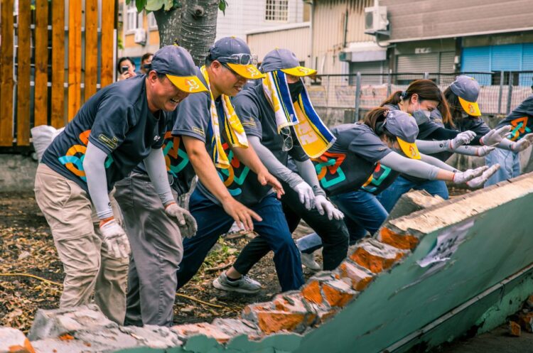 老校舍地震裂損　遠雄志工赴清水修繕守護學童安全