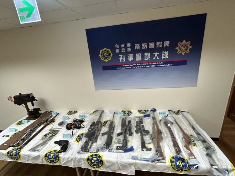 影音／鐵路警察局破獲地下兵工廠　起出長槍十餘枝