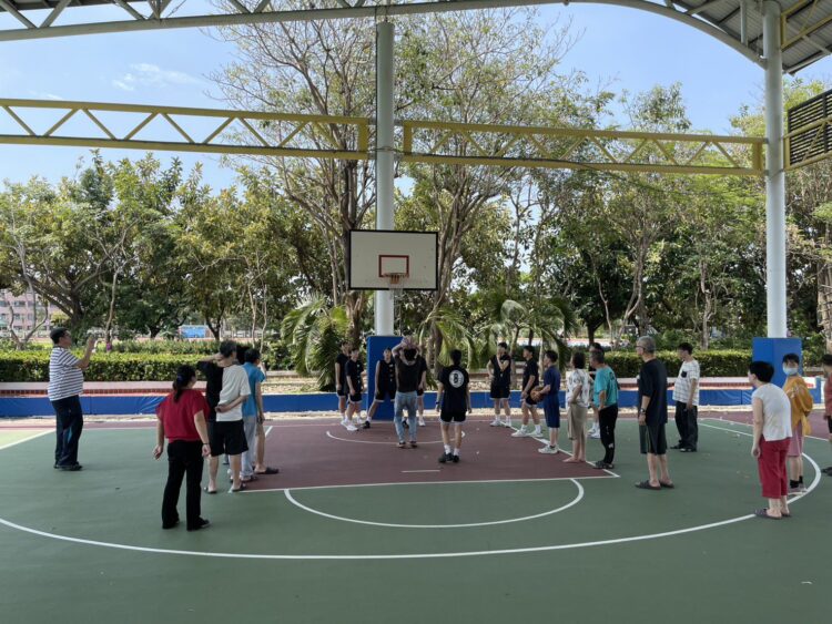 台電關懷列車活動 金甌女籃下彰化「益謙康復之家」分享籃球與愛心