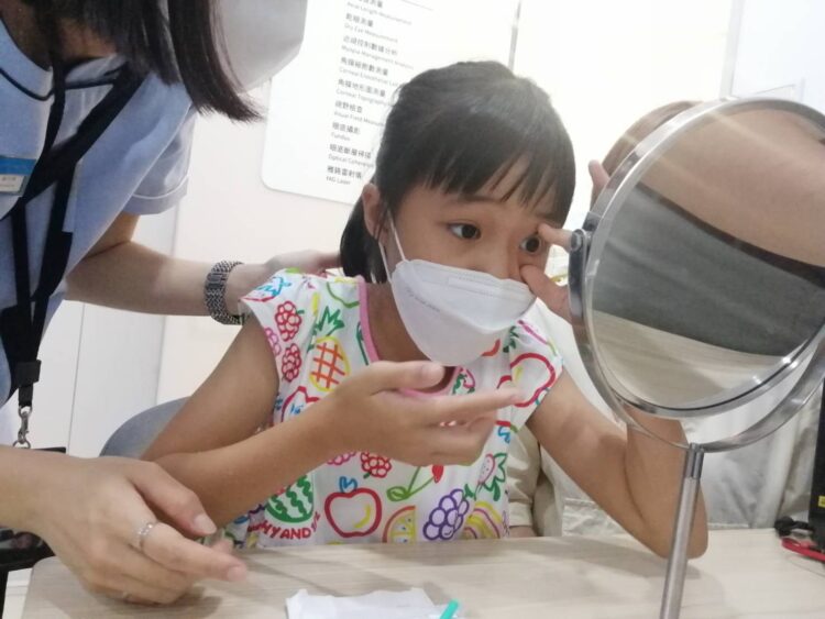 兒童視力不良且視差大信賴眼科案例多 醫籲少用3C產品還要注意寫字姿勢 兒童視力不良且視差大信賴眼科案例多 醫籲少用3C產品還要注意寫字姿勢
