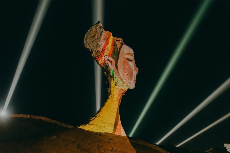 「2025野柳石光夜訪女王」燈區搶先看! 女王變裝秀首曝光開啟今夏光影盛宴! 「2025野柳石光夜訪女王」燈區搶先看! 女王變裝秀首曝光開啟今夏光影盛宴!