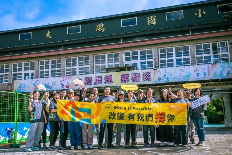 校舍地板櫃體發霉變形　遠雄志工出動搶修濱海偏鄉小學