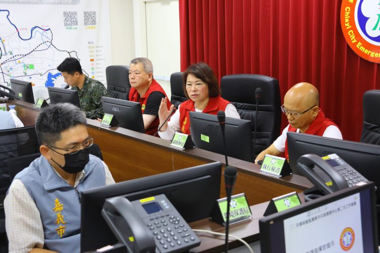 影音/丹娜絲颱風強襲 黃敏惠率市府團隊連夜應變動員災後重建 影音/丹娜絲颱風強襲 黃敏惠率市府團隊連夜應變動員災後重建