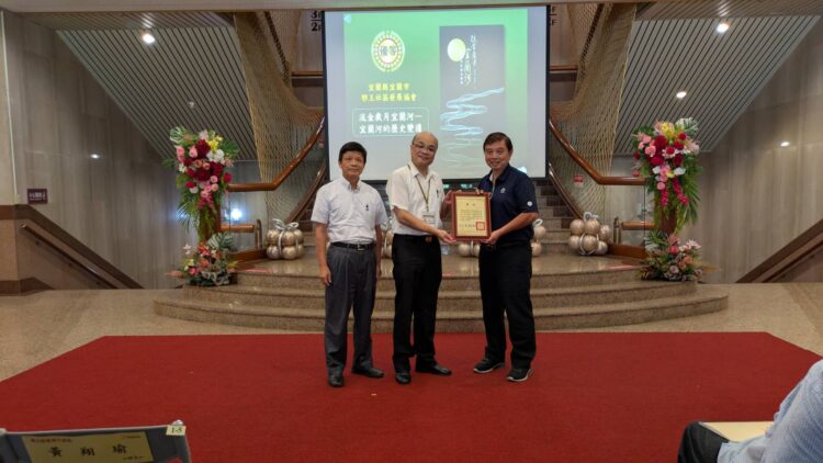 影音／流金歲月宜蘭河　鄂王社區榮獲臺灣文獻館書刊優等獎