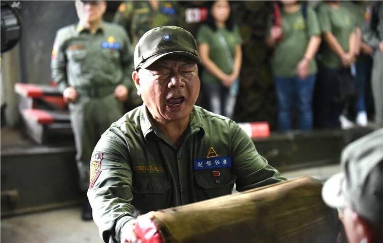一呼百應 快動猛打!2025金門老兵召集令 獅山砲陣地八吋榴砲再現榮光 一呼百應 快動猛打!2025金門老兵召集令 獅山砲陣地八吋榴砲再現榮光