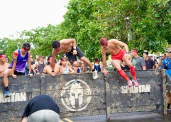 斯巴達障礙賽「素人勇士」王南評拚到褲子破洞　「紅髮戰士」孫育彬明年挑戰當野獸