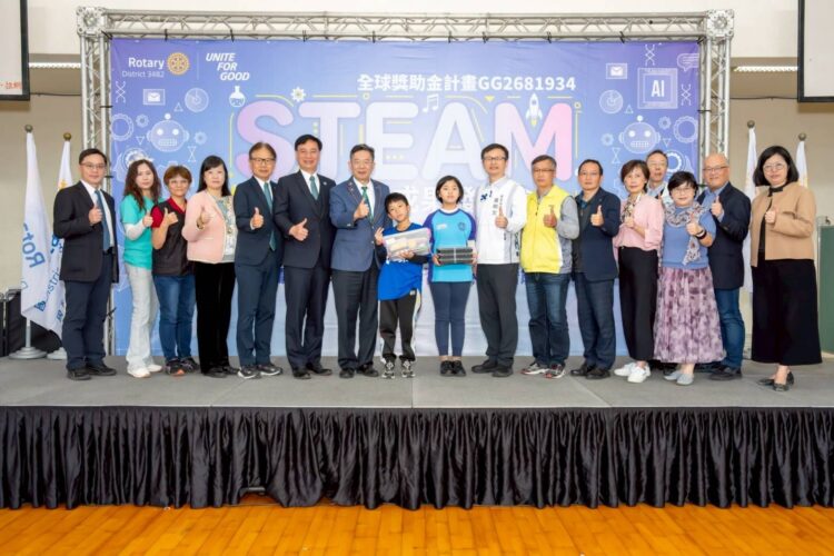 國際扶輪3482 地區資助290萬於新北偏鄉小學STEAM科技教育，點燃學童未來科技夢