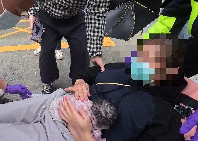 影音/孕婦急產 宜蘭消防現場即刻接生護母子平安 影音/孕婦急產 宜蘭消防現場即刻接生護母子平安