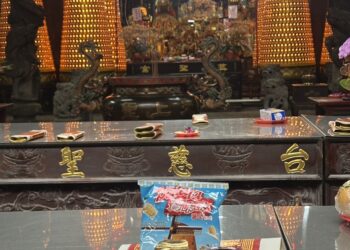 髮膜金字塔現身月老廟！網友再進化：拿去拜媽祖求從頭順