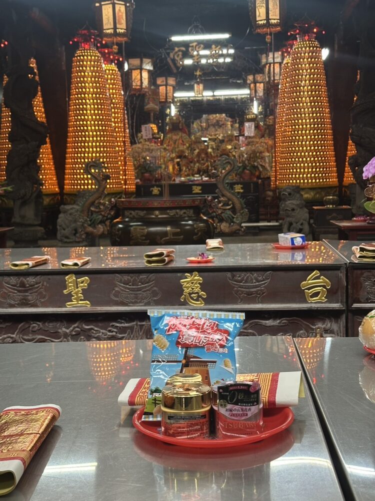 髮膜金字塔現身月老廟!網友再進化:拿去拜媽祖求從頭順 髮膜金字塔現身月老廟!網友再進化:拿去拜媽祖求從頭順