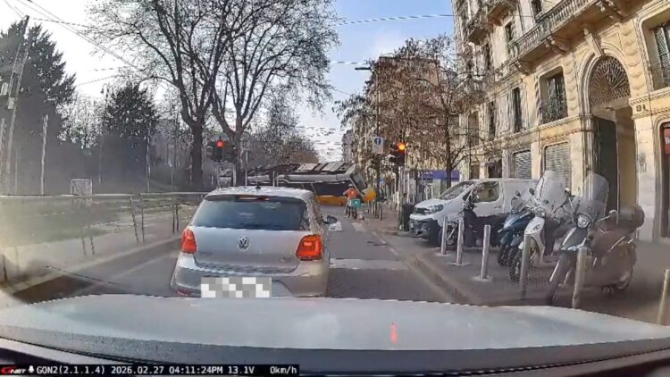 影音/米蘭電車出軌撞進建物 釀2死38傷慘劇