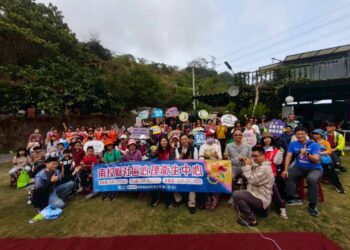 壓力大嗎？南投推「花現美好」健走，2 公里路程結合情緒檢測助解壓