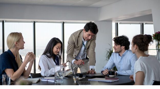 職場生存戰開打!僅靠英文已不夠?白皮書揭示世代差異化競爭策略 職場生存戰開打!僅靠英文已不夠?白皮書揭示世代差異化競爭策略