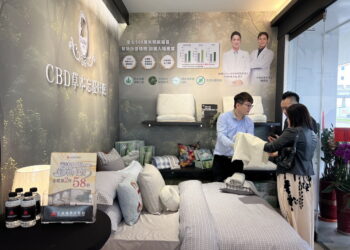 告別城市失眠！上品寢具推「森眠枕」導入CBD微膠囊科技　吳若權帶路體驗「把森林帶回臥室」