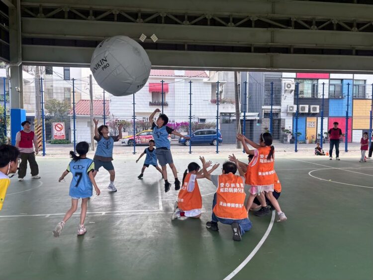 黃絲帶:弱勢孩子最缺乏的不是物資 而是對未來的想像 黃絲帶:弱勢孩子最缺乏的不是物資 而是對未來的想像