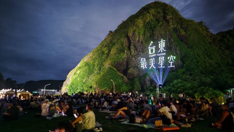 孫淑媚首登舞台唱響綠島!台東最美星空音樂會浪漫收官 3500人海風下相約明年見 孫淑媚首登舞台唱響綠島!台東最美星空音樂會浪漫收官 3500人海風下相約明年見