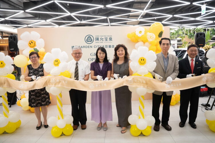 陳允寶泉插旗臺北大巨蛋！開幕暖心義賣首日營業額全捐、全世界最小太陽餅同步登場